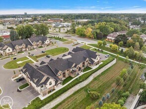 2850 Barrington Square, Unit 3C in Auburn Hills, MI - Building Photo - Building Photo