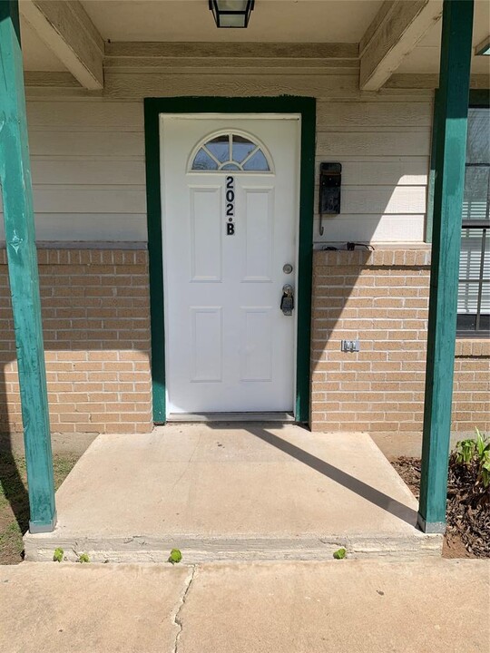 202 Hall St in Elgin, TX - Building Photo