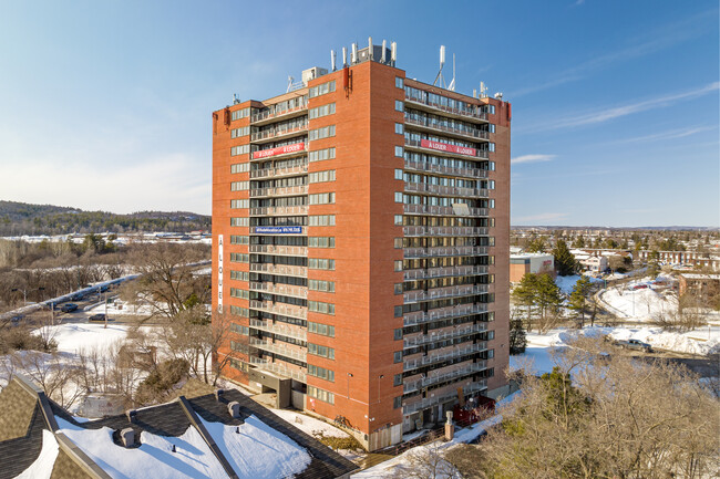 200 De La Cité-Des-Jeunes Boul in Gatineau, QC - Building Photo - Building Photo