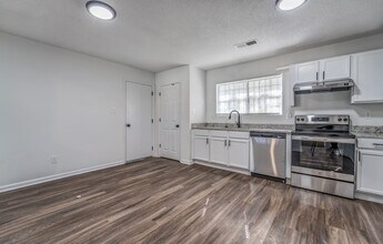 2551 Parkview Dr in Memphis, TN - Building Photo - Building Photo