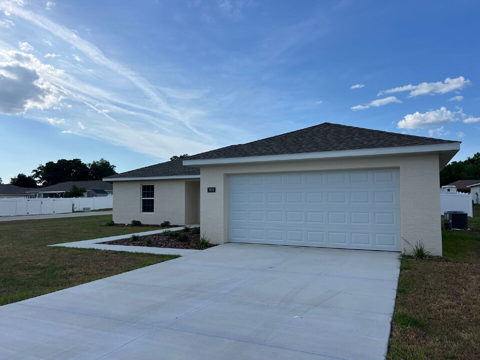 1685 NE 161st St in Citra, FL - Building Photo