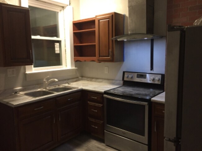 907 Chartiers Ave in Pittsburgh, PA - Building Photo - Building Photo