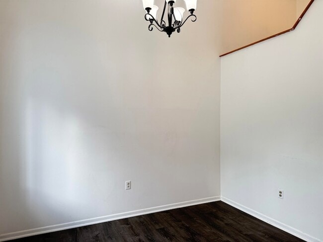 4 Churchill Ct in Bedford, NH - Building Photo - Building Photo