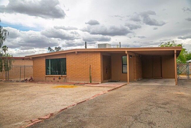 2974 S Kolb Rd in Tucson, AZ - Building Photo - Building Photo