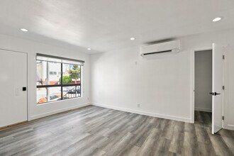 900 W College St, Unit 1A in Los Angeles, CA - Building Photo - Building Photo