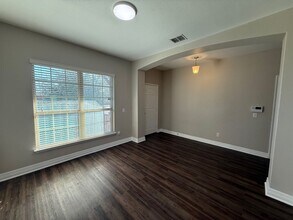 609 Community Dr in New Braunfels, TX - Building Photo - Building Photo