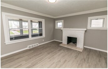 20100 Gardenview Dr in Maple Heights, OH - Building Photo - Building Photo