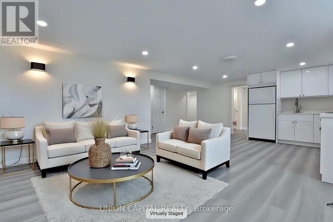 383 Neal Dr in Richmond Hill, ON - Building Photo - Building Photo