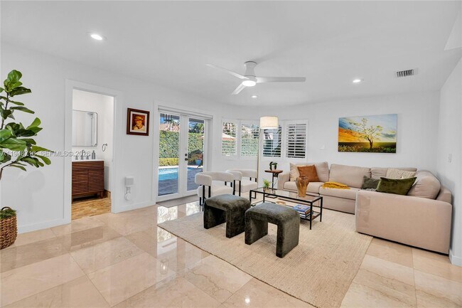 8515 NW 168th Terrace in Miami Lakes, FL - Building Photo - Building Photo