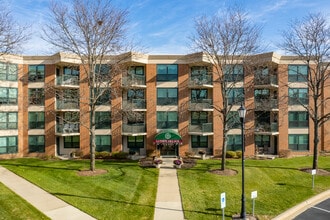 luther village in Arlington Heights, IL - Foto de edificio - Building Photo