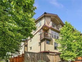 5942 California Ave SW in Seattle, WA - Building Photo