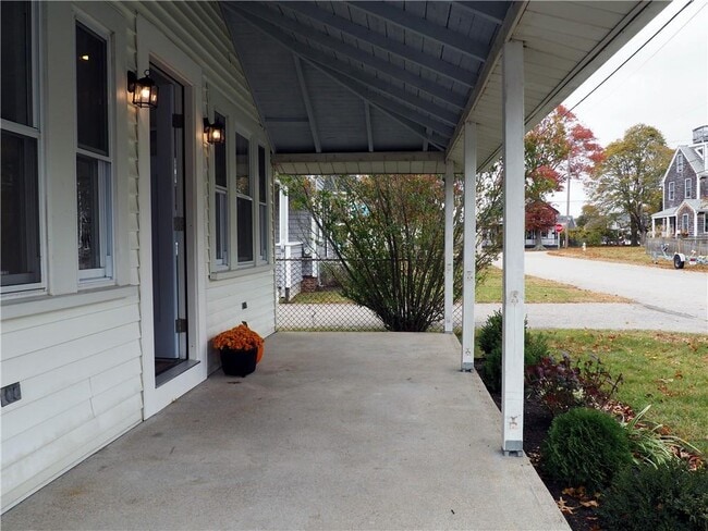 74 Blanding Ave in Barrington, RI - Building Photo - Building Photo