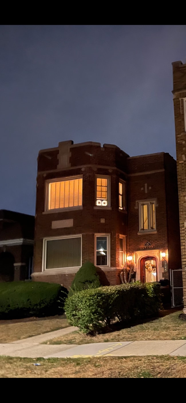 1744 E 84th Pl, Unit 2 in Chicago, IL - Foto de edificio - Building Photo