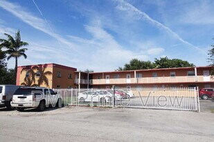 1245 W 24th St in Hialeah, FL - Building Photo
