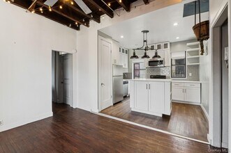 21-16 35th St in Queens, NY - Building Photo - Building Photo