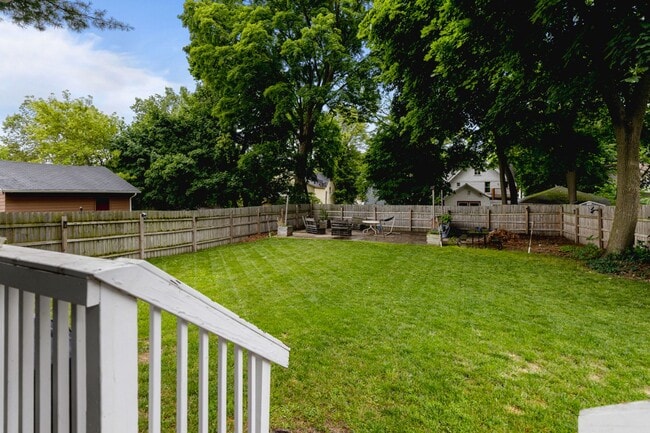 825 Bates St SE in Grand Rapids, MI - Building Photo - Building Photo