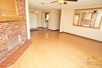 8954 SW 101st Pl in Ocala, FL - Foto de edificio - Building Photo