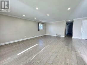 52 Centre St N in Brampton, ON - Building Photo - Building Photo