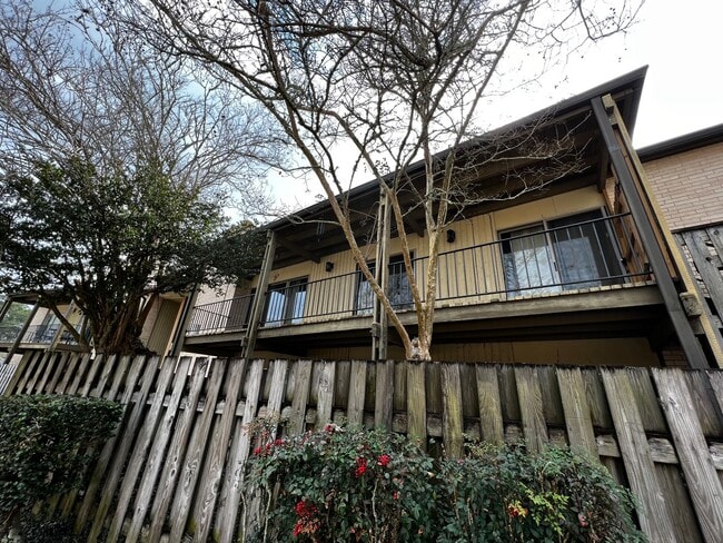 1008 S College Rd in Lafayette, LA - Building Photo - Building Photo