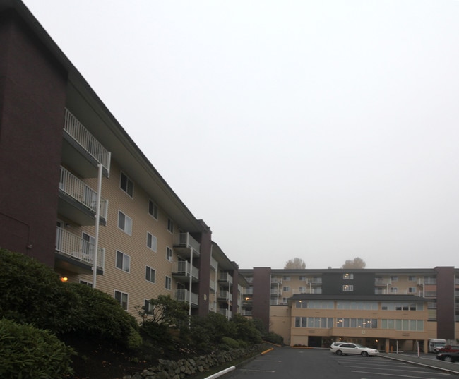 Tahoma Terrace Apartments in Tacoma, WA - Building Photo - Building Photo