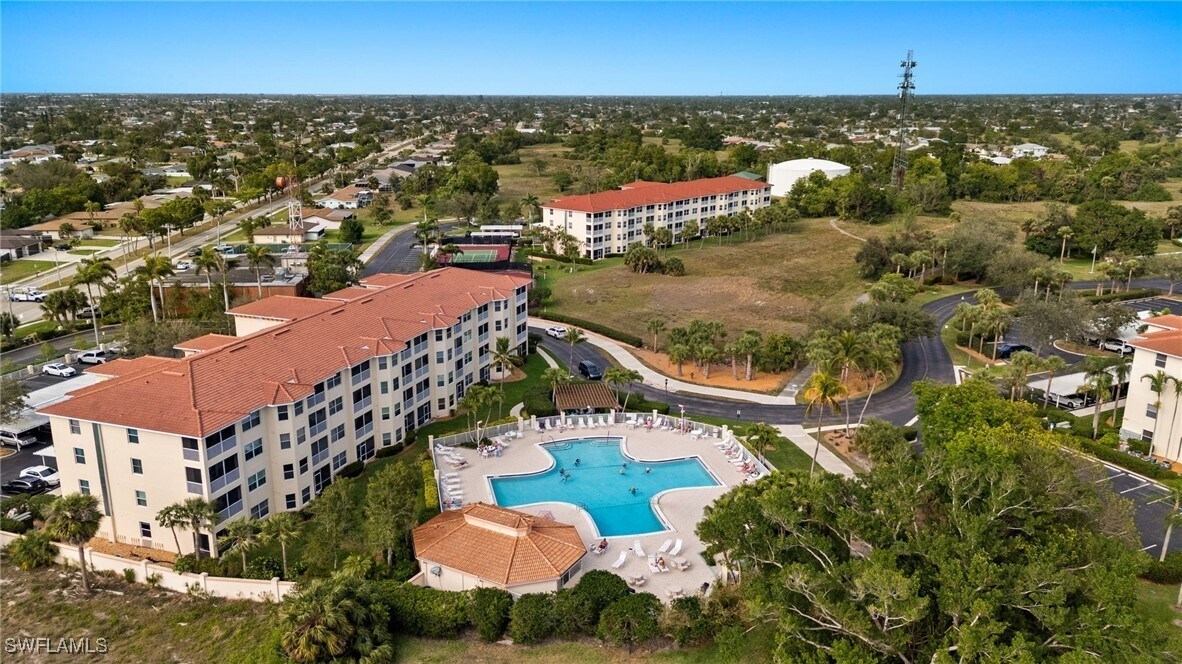 4015 Palm Tree Blvd in Cape Coral, FL - Foto de edificio