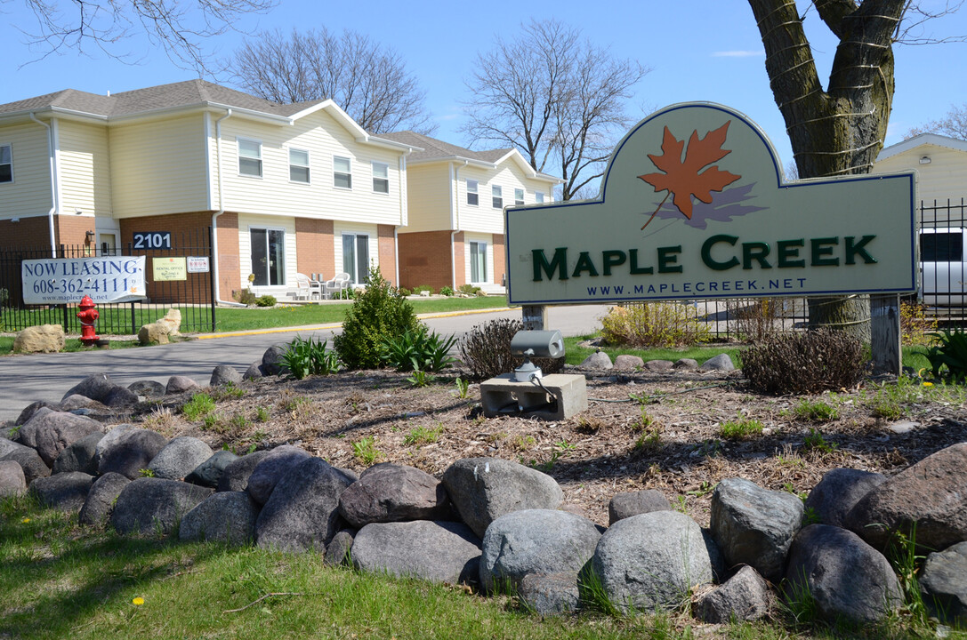 Maple Creek in Beloit, WI - Foto de edificio