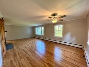131 Whisconier Rd in Brookfield, CT - Building Photo - Building Photo