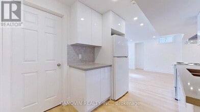 19 Faimira Ave in Georgina, ON - Building Photo - Building Photo