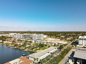 3717 46th Ave S, Unit 11 in St. Petersburg, FL - Foto de edificio - Building Photo