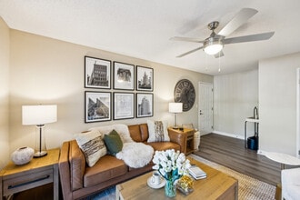 Cypress Pointe in Louisville, KY - Foto de edificio - Building Photo