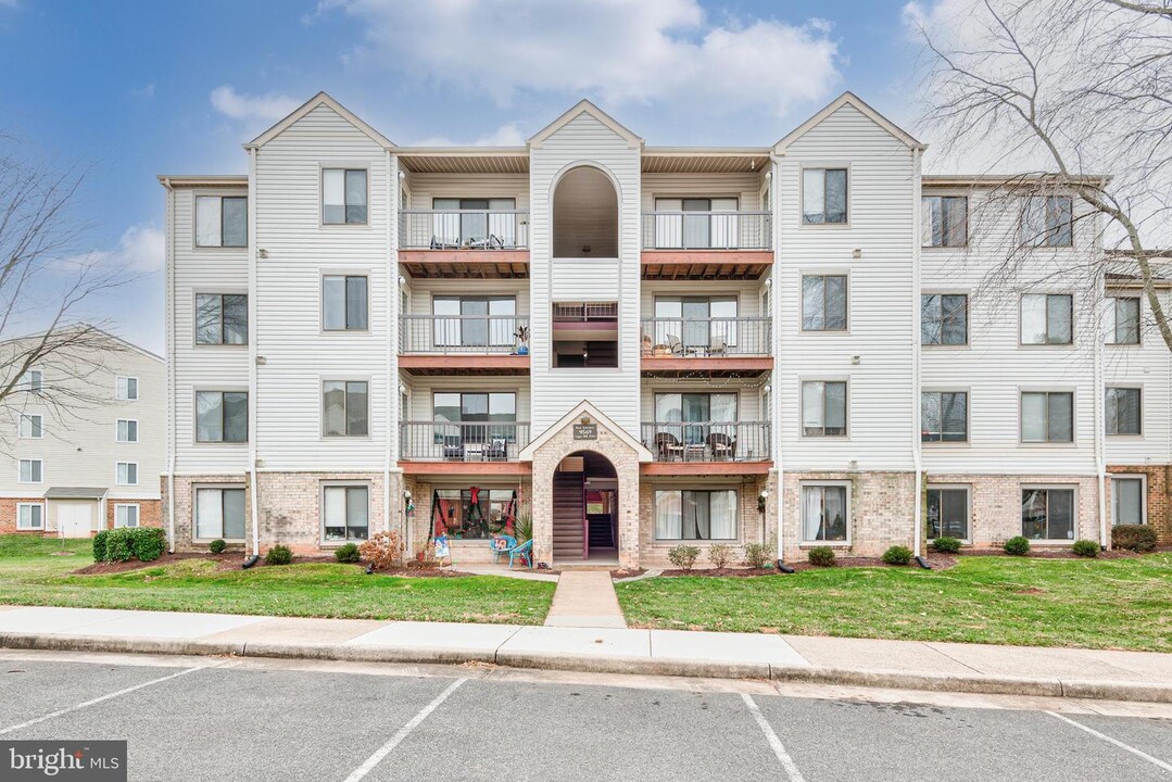 9569 Coggs Bill Dr-Unit -303 in Manassas, VA - Building Photo