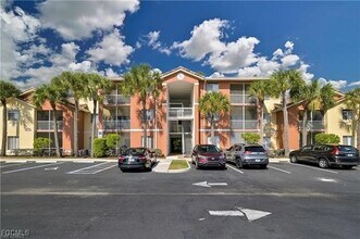 6461 Aragon Way in Ft. Myers, FL - Foto de edificio - Building Photo