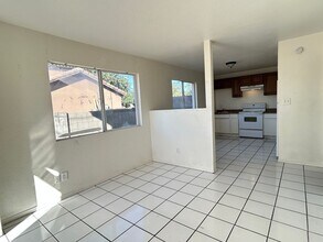 1321 W Vogel Ave in Phoenix, AZ - Foto de edificio - Building Photo