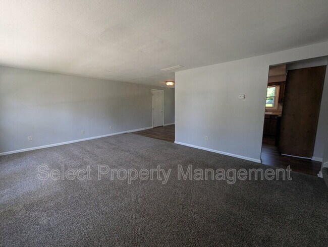 6315 Midfield Dr in Fort Wayne, IN - Building Photo - Building Photo