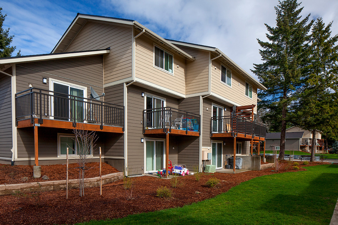 Farmington Meadows in Beaverton, OR - Building Photo