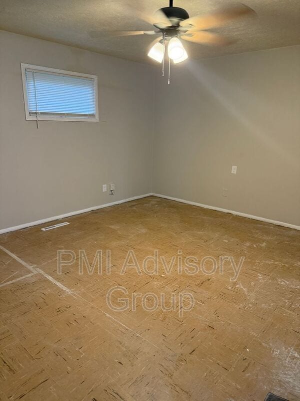 1513 SW 23rd St in Topeka, KS - Foto de edificio - Building Photo