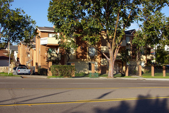 Suncrest Apartments in San Diego, CA - Building Photo - Building Photo