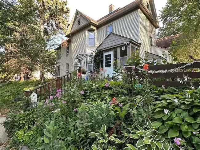 property at 3202 Harriet Ave