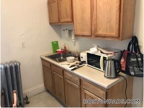 1375 Commonwealth Ave in Boston, MA - Building Photo - Building Photo
