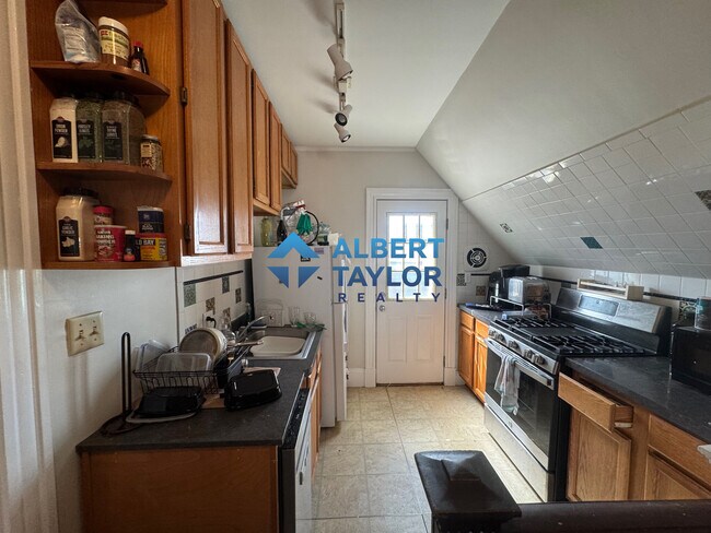 18 Orkney Rd, Unit 3