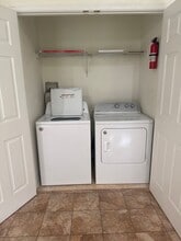 1600 Oakridge Ln in Hellertown, PA - Building Photo - Building Photo