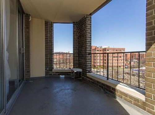 33 Pond Ave, Unit 623 in Brookline, MA - Foto de edificio - Building Photo