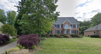 6110 Chalet Dr in Oak Ridge, NC - Building Photo - Building Photo