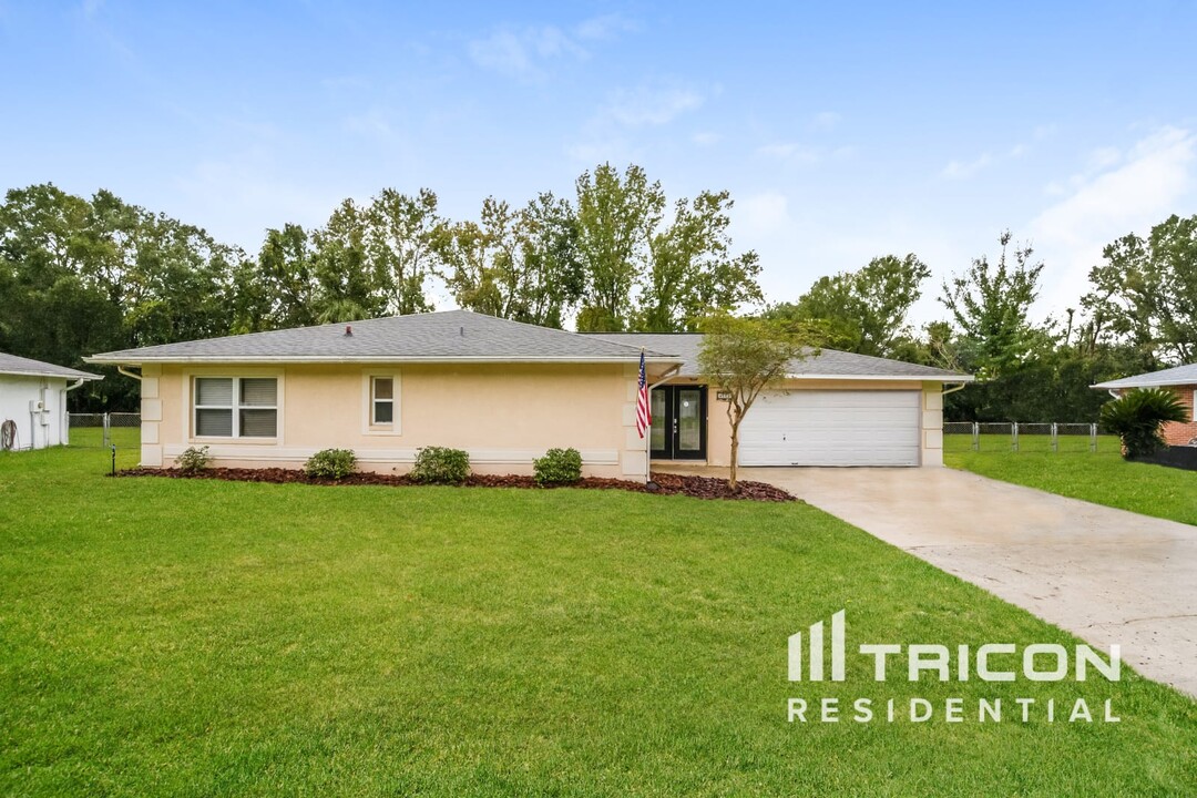 4552 Tampa Downs Blvd in Lutz, FL - Building Photo