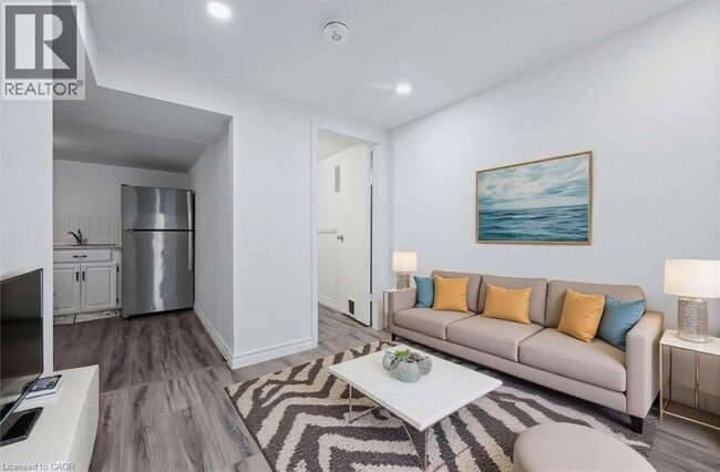 property at 21 Forest Glen Ct