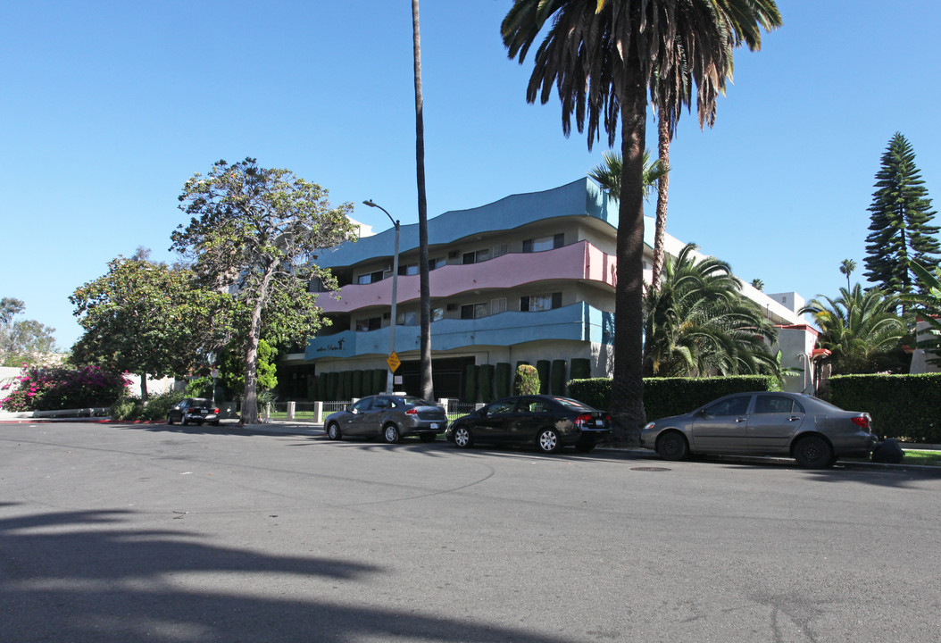 Carlton 5741 Palms in Hollywood, CA - Building Photo