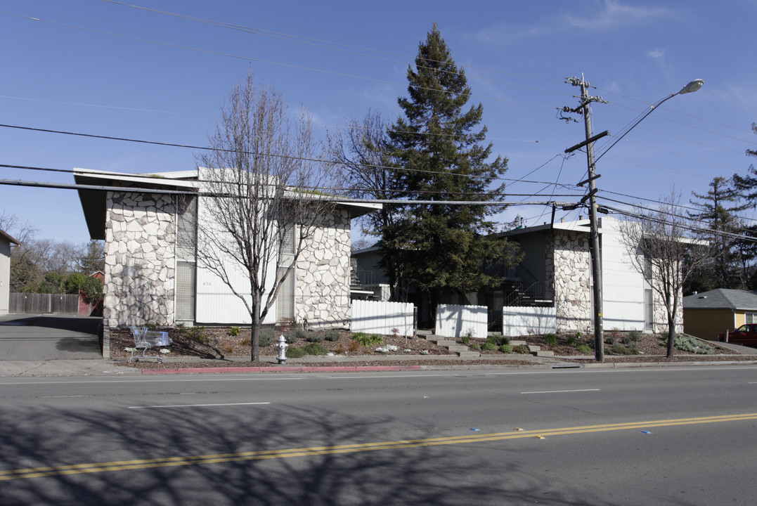 674 Lincoln Ave in Napa, CA - Foto de edificio