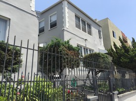 2917-2923 Leeward Ave in Los Angeles, CA - Foto de edificio - Building Photo