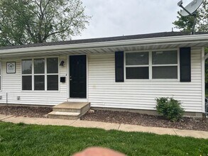 15 Flora Way in Normal, IL - Building Photo - Building Photo