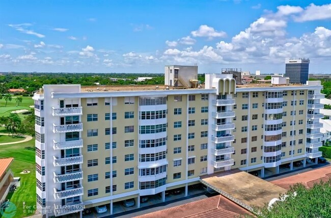 2500 NE 48th Ln in Fort Lauderdale, FL - Foto de edificio - Building Photo